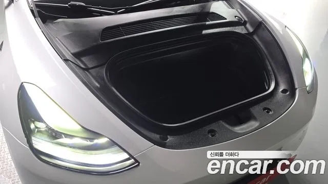 Tesla Model Y — Фото автомобиля 9