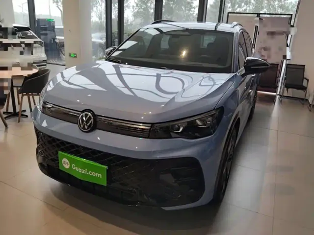 Фотография автомобиля — Volkswagen Tiguan L