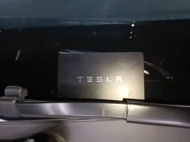 Tesla Model Y — Фото автомобиля 8