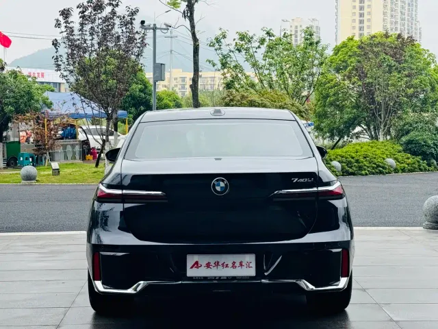 BMW 7 Series — Фото автомобиля 4