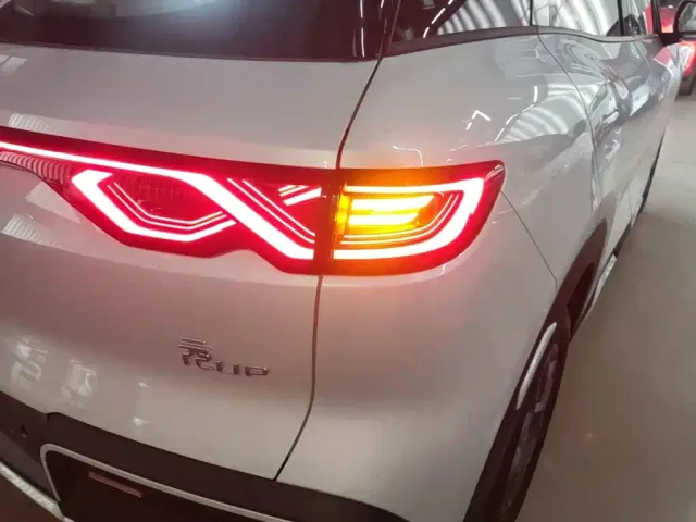 BYD Yuan UP — Фото автомобиля 7