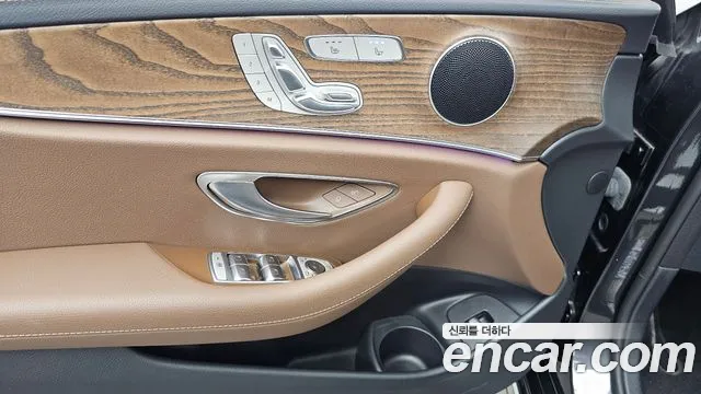 Mercedes-Benz E-Class — Фото автомобиля 26