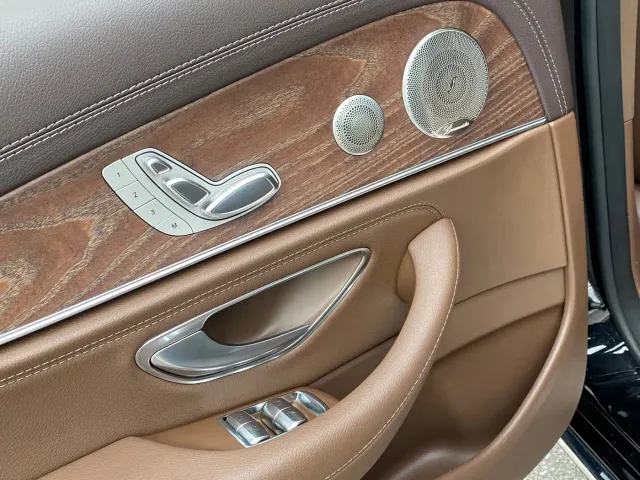 Mercedes-Benz E-Class — Фото автомобиля 9