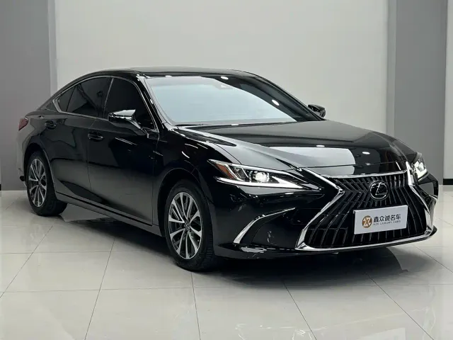 Lexus ES — Фото автомобиля 2
