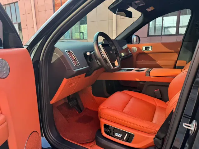Li Auto L8 — Фото автомобиля 3
