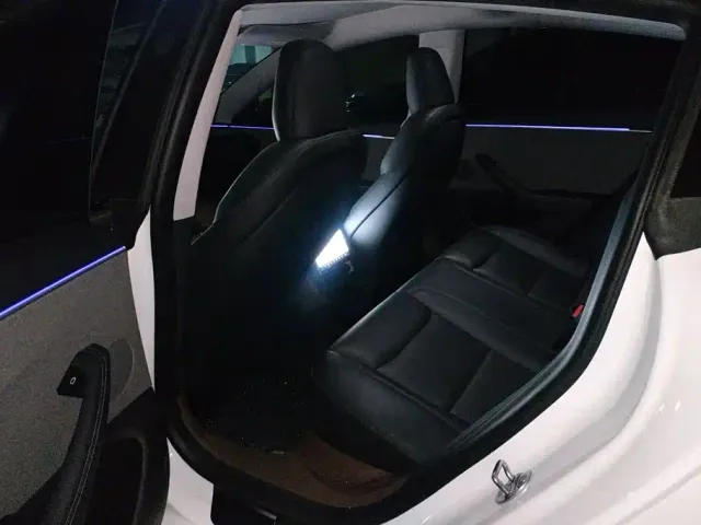 Tesla Model 3 — Фото автомобиля 11