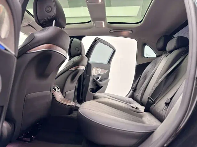 Mercedes-Benz E-Class — Фото автомобиля 16