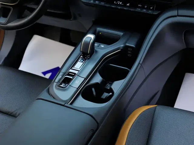 Toyota Crown SportCross — Фото автомобиля 21