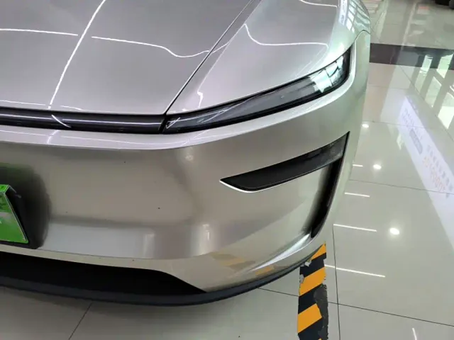 Tesla Model Y L — Фото автомобиля 23