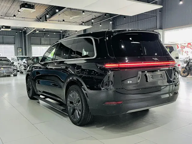 Li Auto L9 — Фото автомобиля 6
