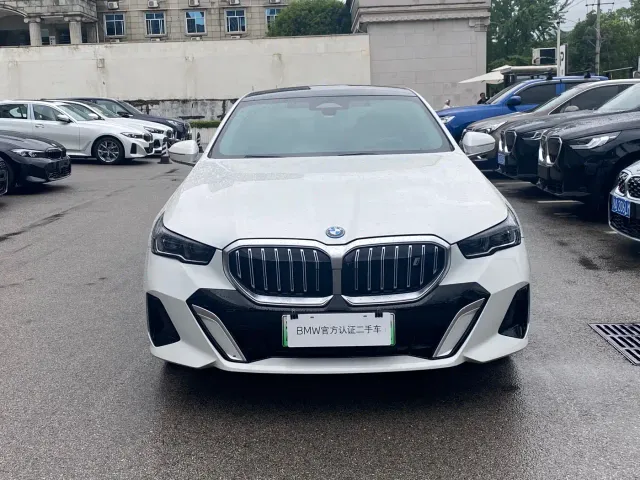 BMW i5 — Фото автомобиля 2