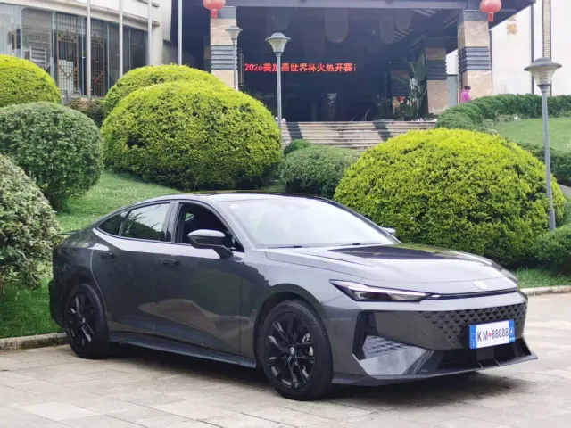 Changan UNI-V — Фото автомобиля 3