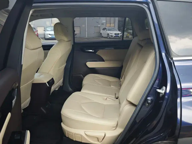 Toyota Highlander — Фото автомобиля 11