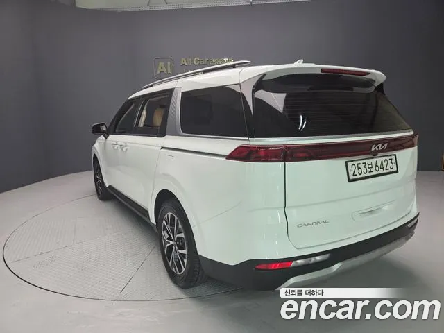 Kia Carnival Generation 4 — Фото автомобиля 2