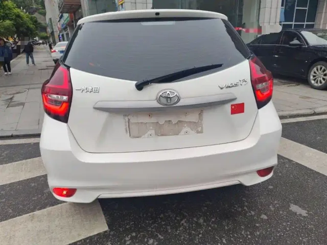 Toyota Vios FS — Фото автомобиля 5