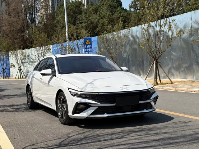 Hyundai Elantra — Фото автомобиля 3