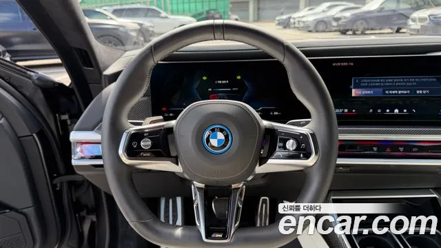 BMW i7 — Фото автомобиля 15