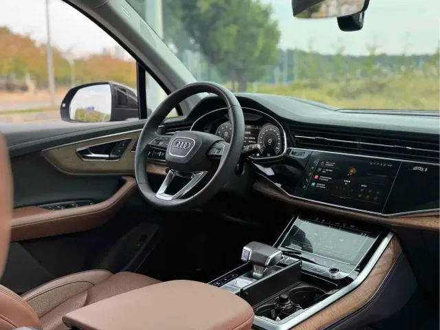 Audi Q7 — Фото автомобиля 14