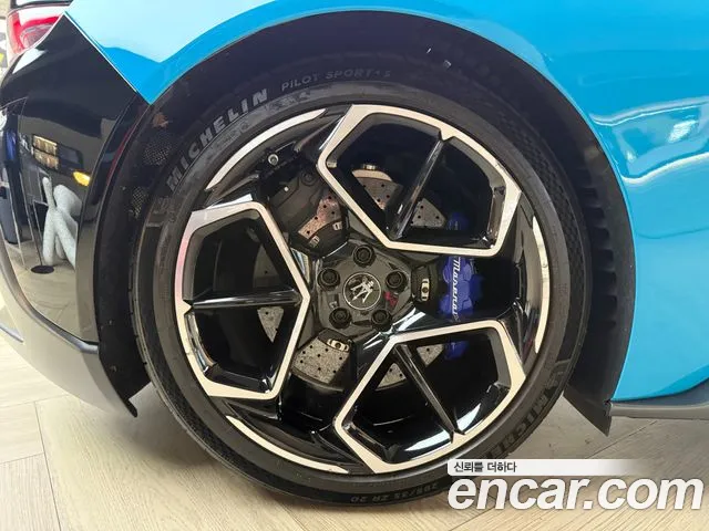 Maserati MC20 — Фото автомобиля 5
