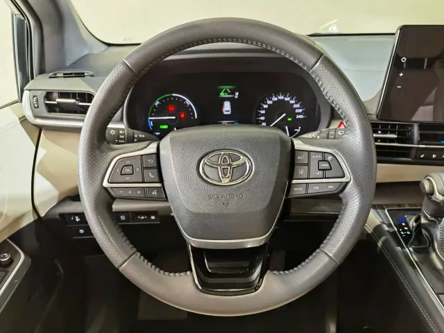 Toyota Sienna — Фото автомобиля 7