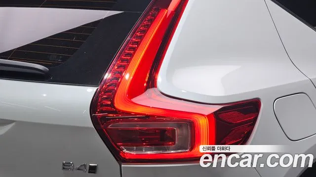Volvo XC40 — Фото автомобиля 23