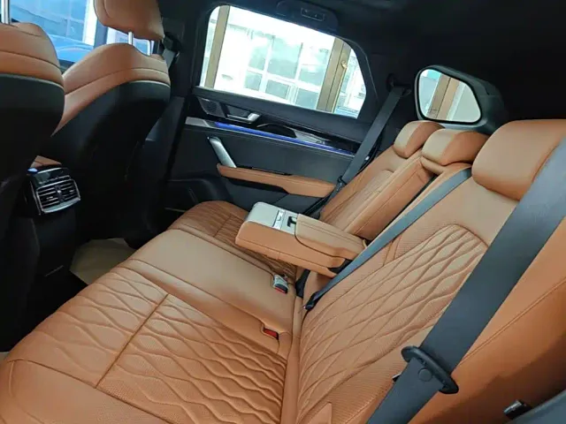 BYD Tang — Фото автомобиля 16