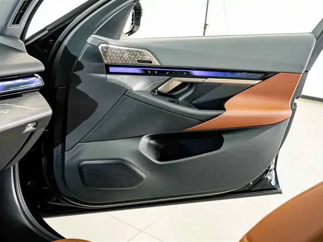 BMW 5 Series — Фото автомобиля 17
