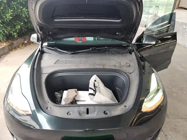 Tesla Model Y — Фото автомобиля 19