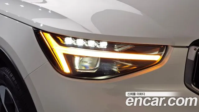 Вольво XC40 B4 Ultra Bright — Фото автомобиля 5