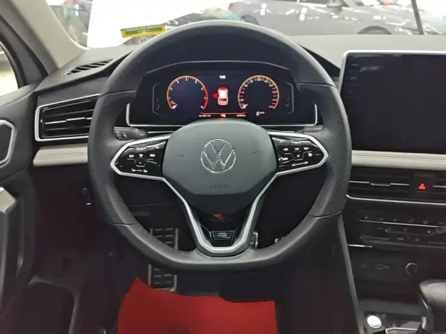 Volkswagen Tiguan L — Фото автомобиля 10