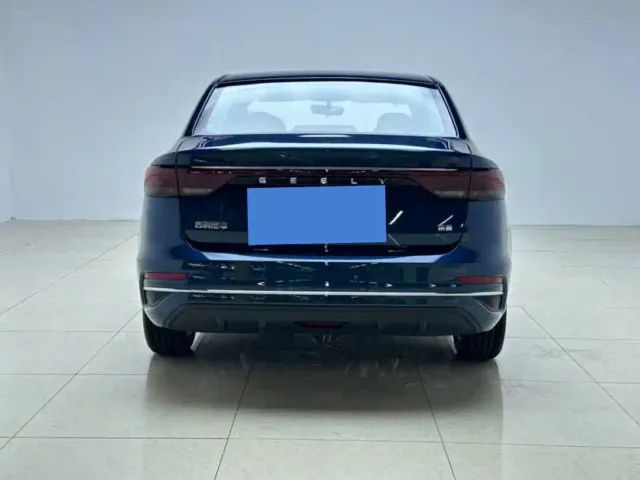 Geely Emgrand — Фото автомобиля 4