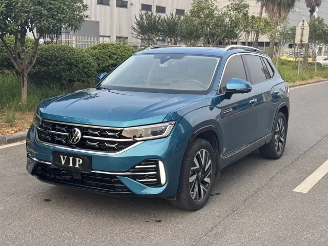 Фотография автомобиля — Volkswagen Tayron