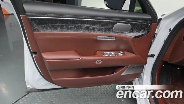 Genesis G90 Бензин 3.5 турбо AWD — Фото автомобиля 21