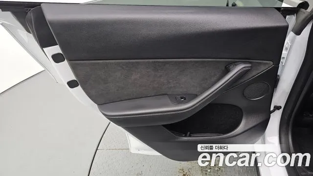 Tesla Model Y — Фото автомобиля 14