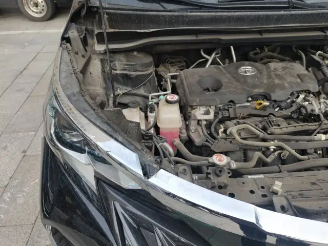 Toyota Sienna — Фото автомобиля 20
