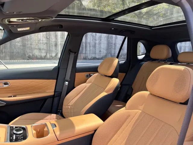 Geely Galaxy Starship 7 EM-i — Фото автомобиля 13