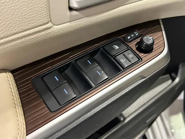 Toyota Sienna — Фото автомобиля 6