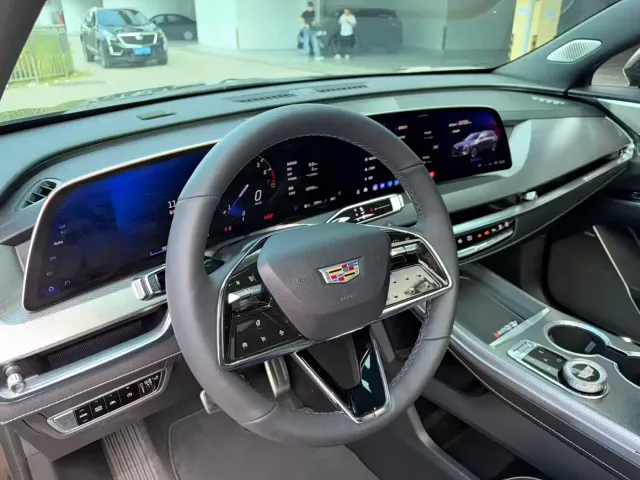Cadillac XT5 — Фото автомобиля 9