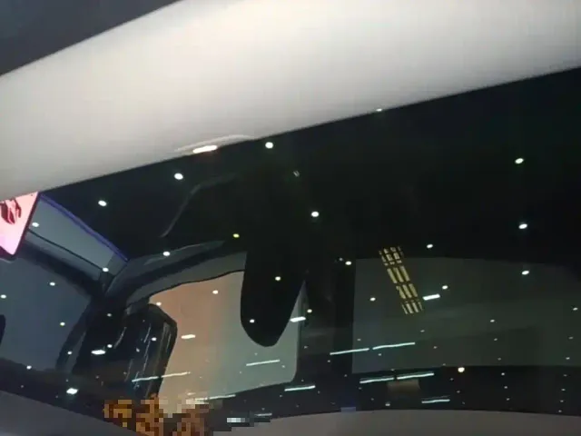 Tesla Model Y — Фото автомобиля 17
