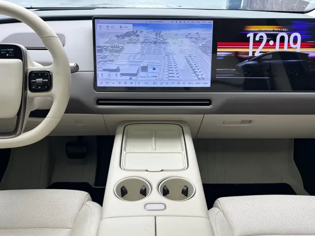 Li Auto i8 — Фото автомобиля 7