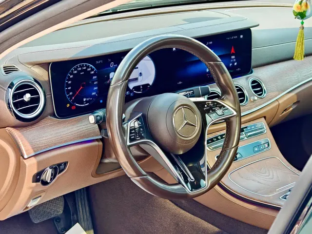 Mercedes-Benz E-Class — Фото автомобиля 13
