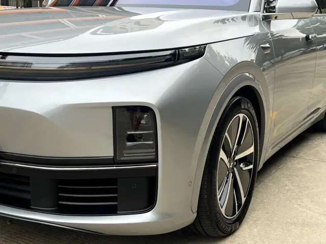 Li Auto L7 — Фото автомобиля 10