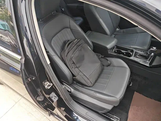 Volkswagen Passat — Фото автомобиля 24