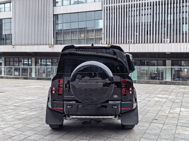 Land Rover Defender — Фото автомобиля 6