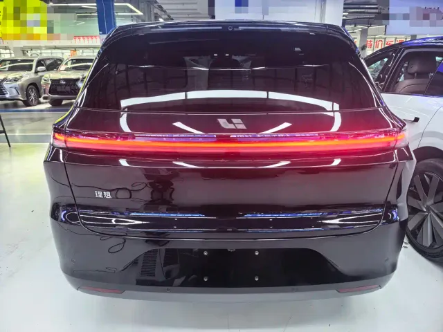 Li Auto L6 — Фото автомобиля 11