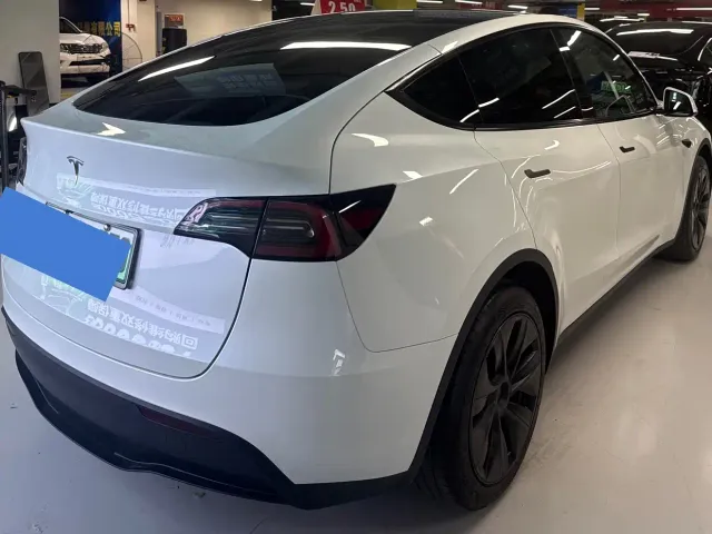 Tesla Model Y — Фото автомобиля 8