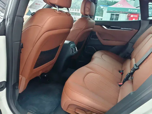 Maserati Levante — Фото автомобиля 12