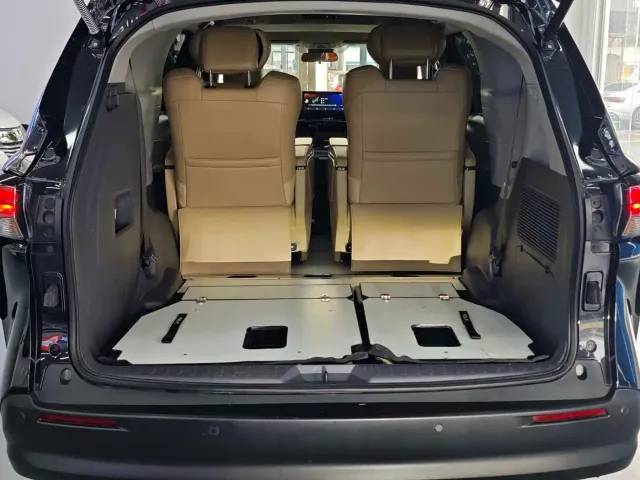 Toyota Sienna — Фото автомобиля 18