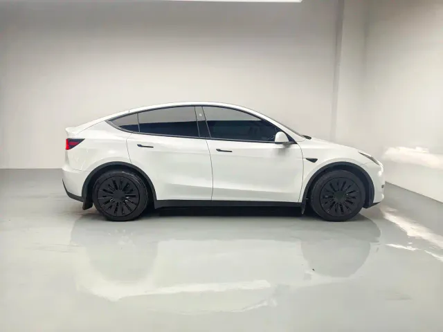 Tesla Model Y — Фото автомобиля 6