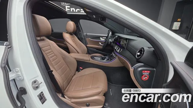 Mercedes-Benz E-Class — Фото автомобиля 10